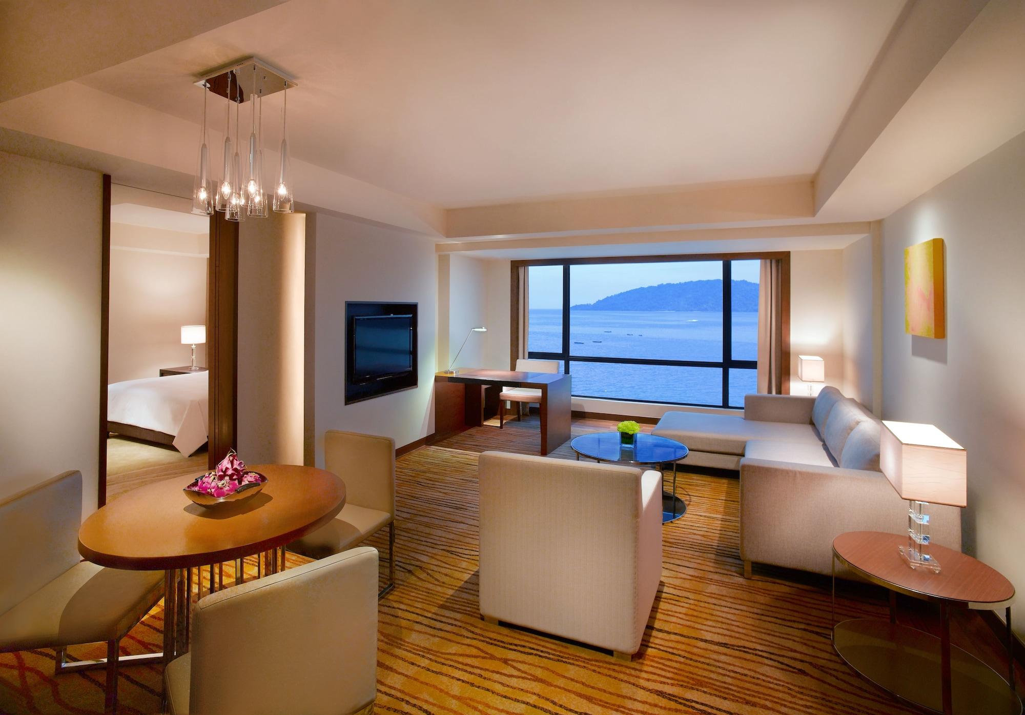Hyatt Regency Kinabalu Otel Kota Kinabalu Dış mekan fotoğraf A suite at The Westin Nanjing