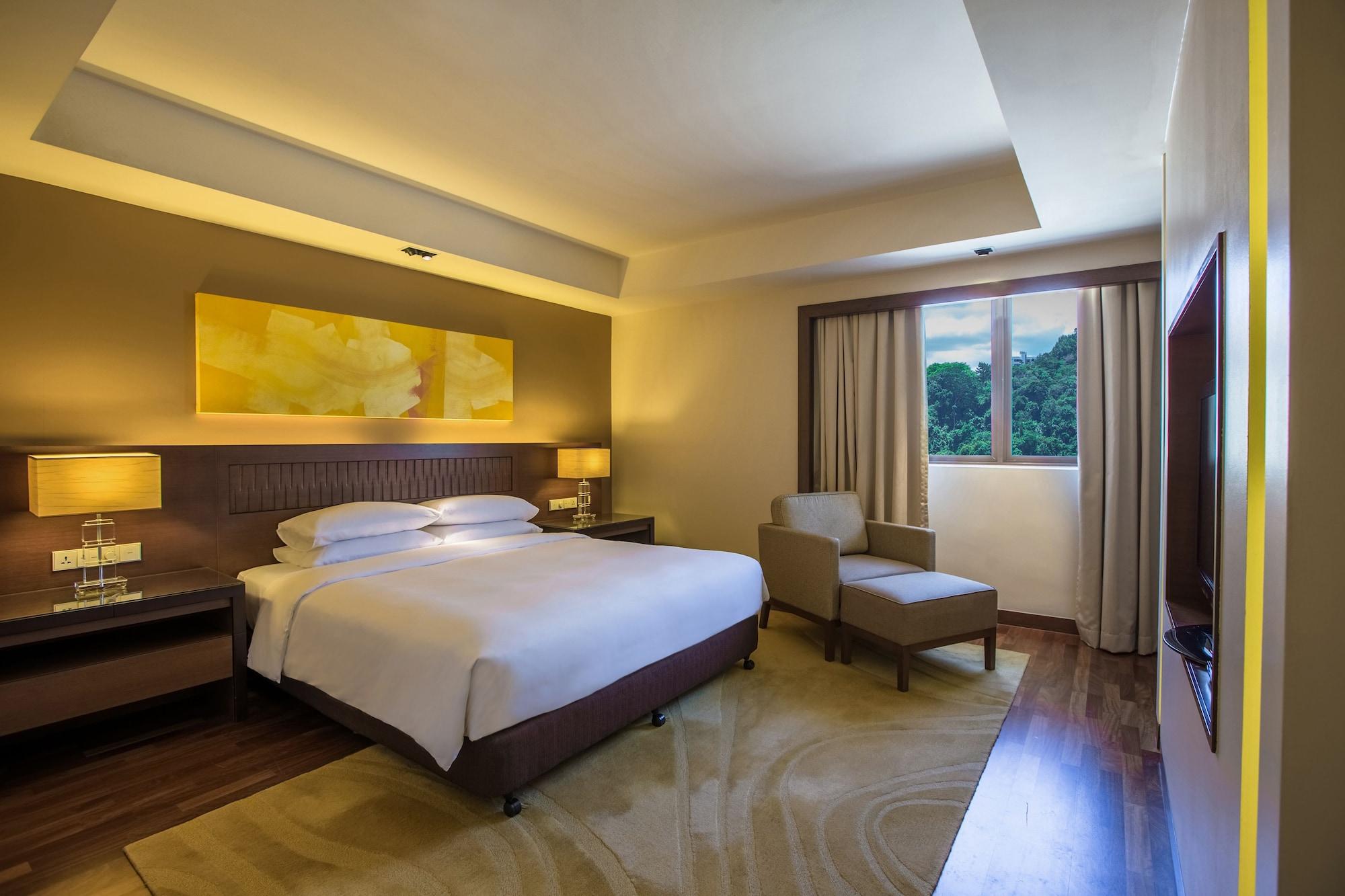 Hyatt Regency Kinabalu Otel Kota Kinabalu Dış mekan fotoğraf A bedroom at the hotel