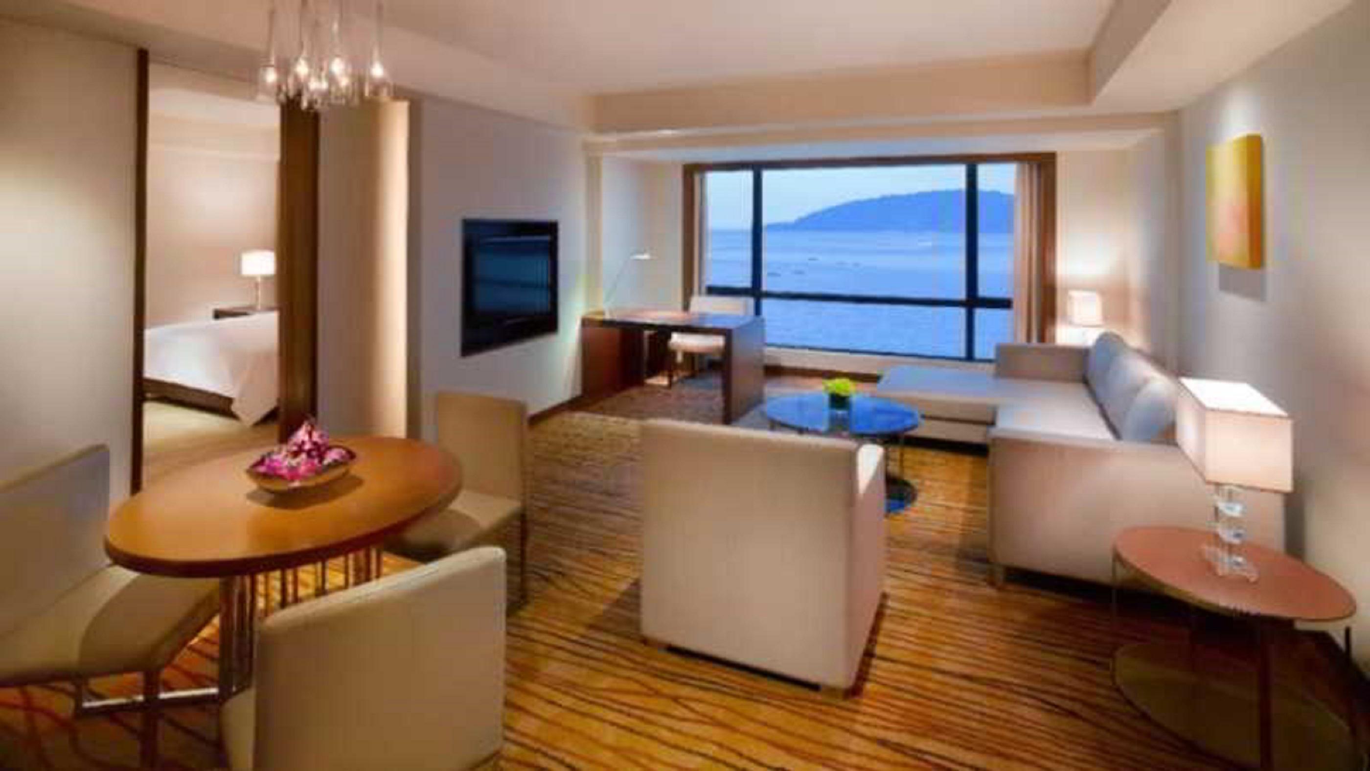 Hyatt Regency Kinabalu Otel Kota Kinabalu Dış mekan fotoğraf A suite at the Westin Nanjing