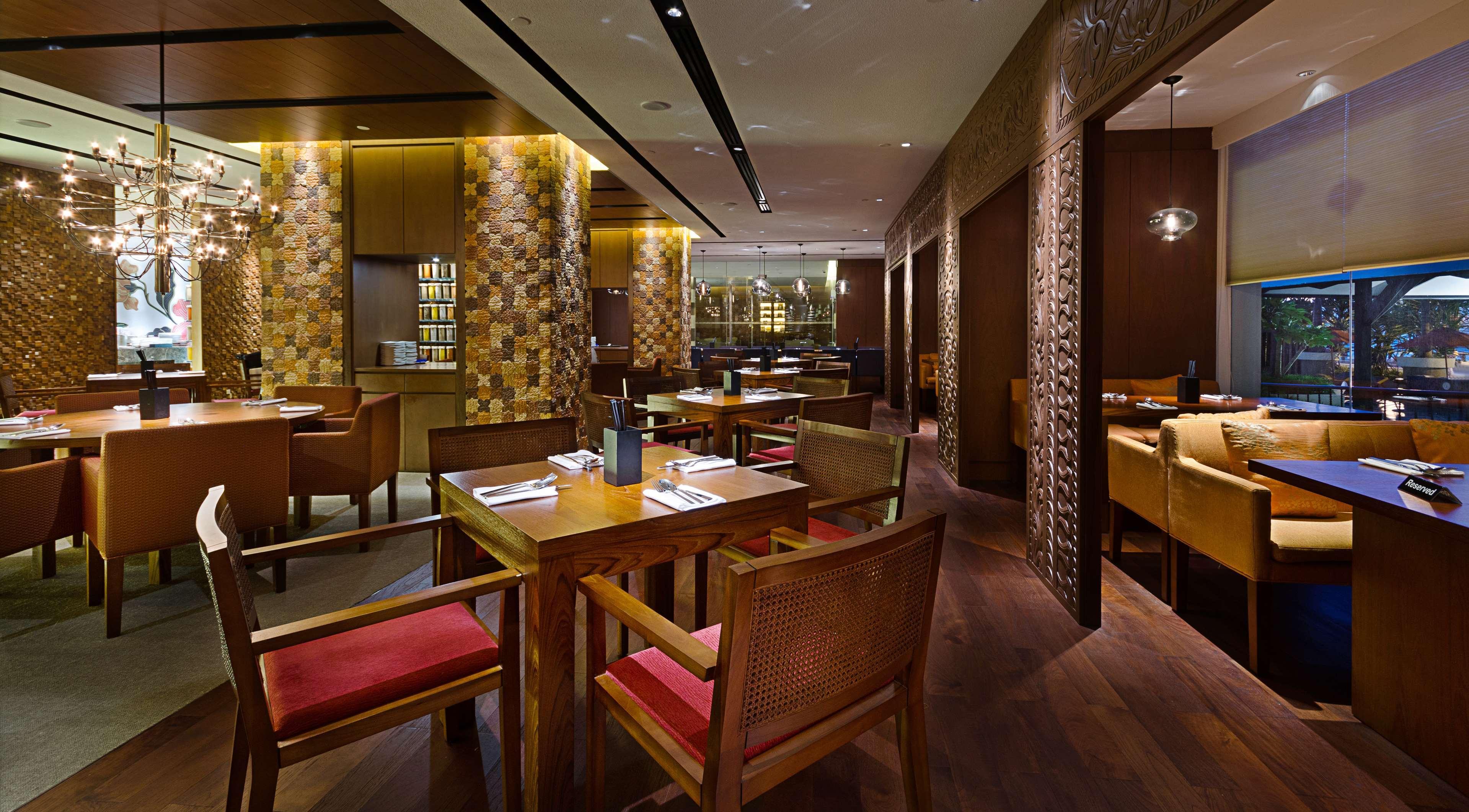 Hyatt Regency Kinabalu Otel Kota Kinabalu Dış mekan fotoğraf The interior of a restaurant in Singapore